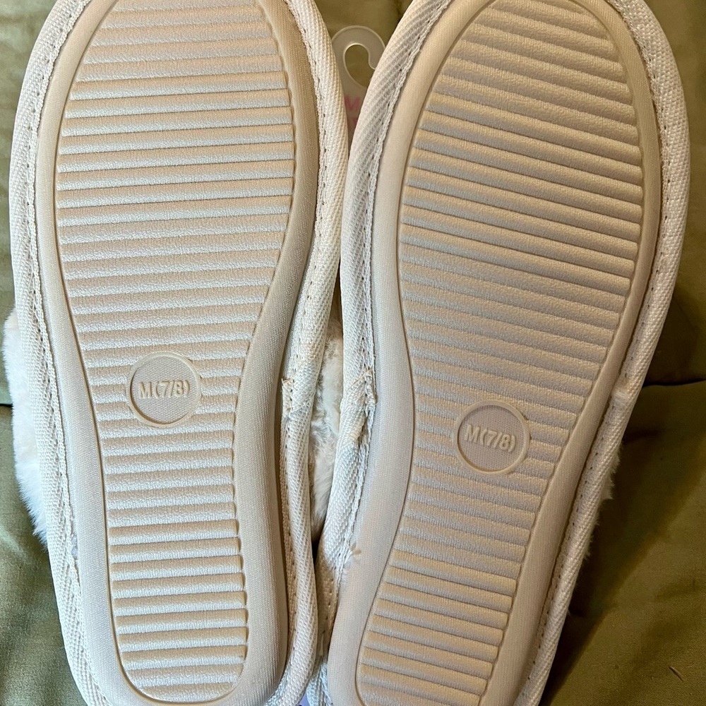 Auden White Velvet Faux Fur Slippers, Medium 7/8 - Picture 2 of 2